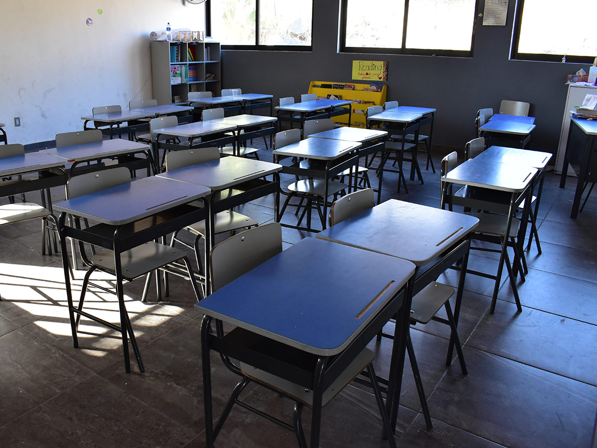 Aula equipada con mobiliario escolar Memosa entregado en México