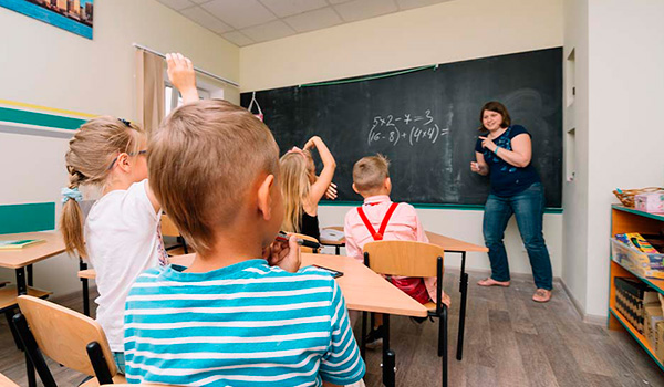 Mobiliario escolar y equipo básico para la enseñanza y el aprendizaje