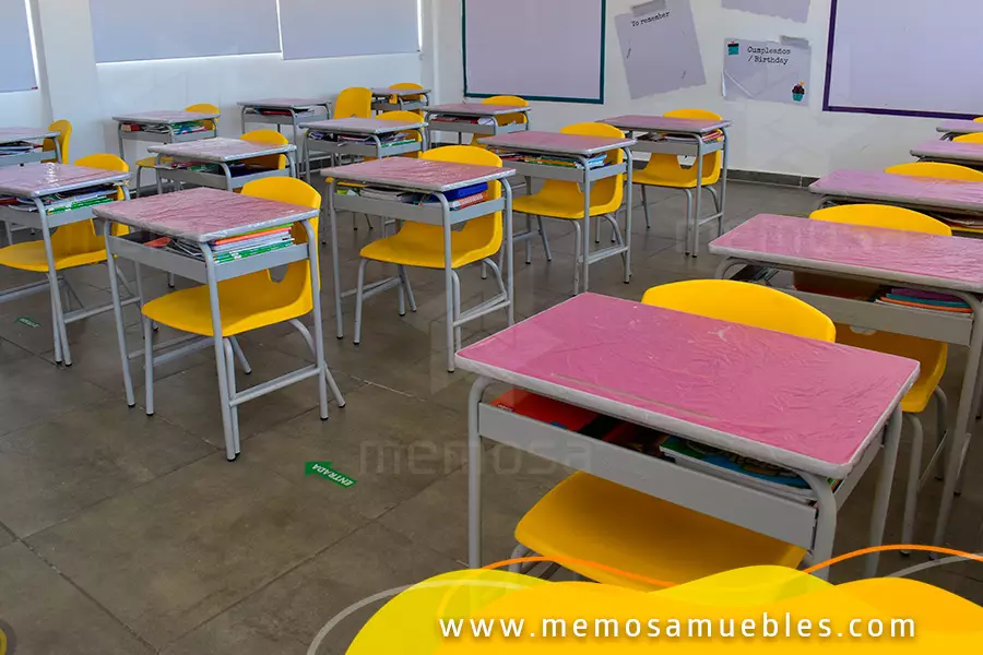 Mesa Clásica con Papelera y Cubierta de MDF